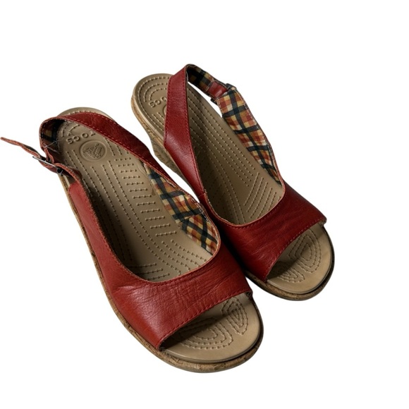 Womens 9 W9 Crocs A Leigh Red Leather Cork Wedge Heel Slingback Sandals 11848‎ - Picture 1 of 5